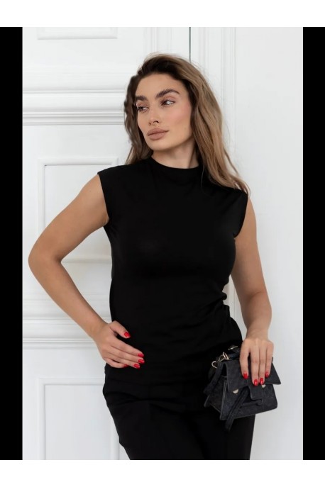 Футболка со спушенным плечом и узким горлом